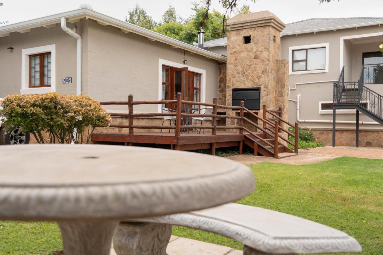 Rueby'S Guesthouse Dullstroom Exterior foto
