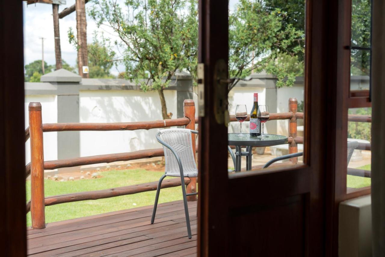 Rueby'S Guesthouse Dullstroom Exterior foto