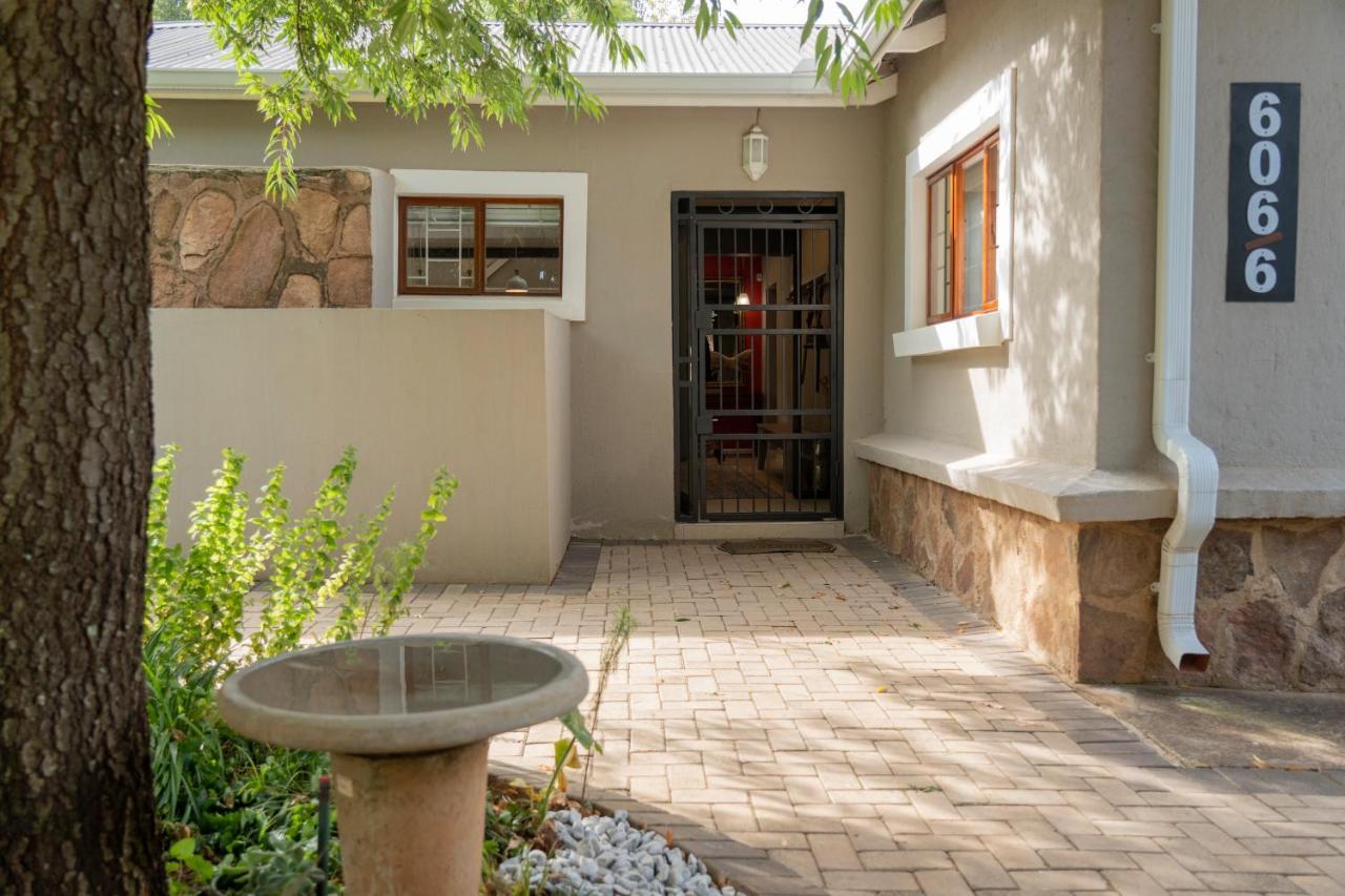 Rueby'S Guesthouse Dullstroom Exterior foto